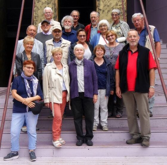 Die AG-60plus vor der Stadtbibiothek in Heidenheim